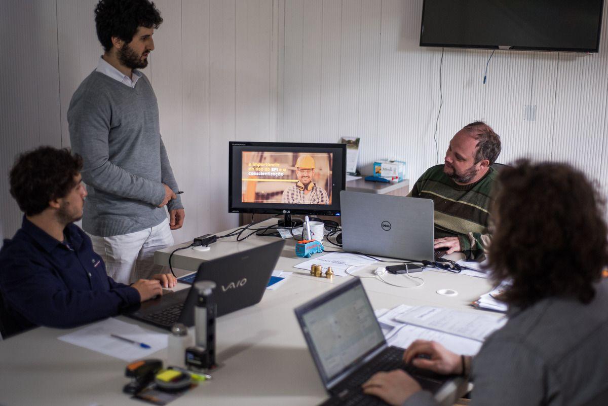 A Revolução da Inteligência Artificial no Controle de EPIs em Análises de Risco (APR)